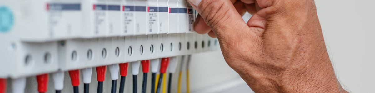 Los Beneficios de Cambiar el Cableado y las Cajas de Fusibles